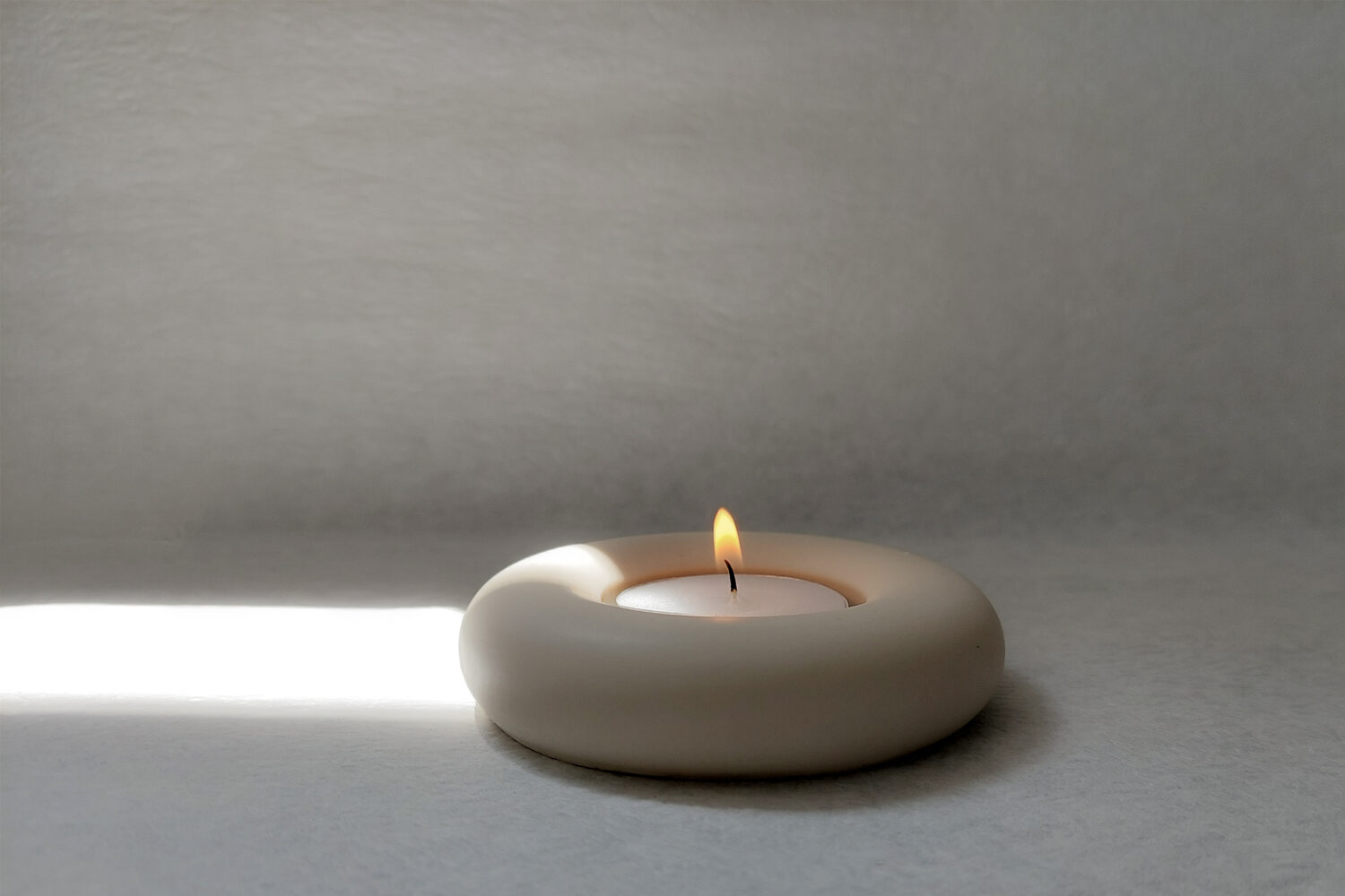 Sand White Round Tea Light Candle Holder - Image 4